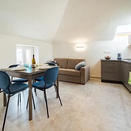 Apartment L'angoletto Di *